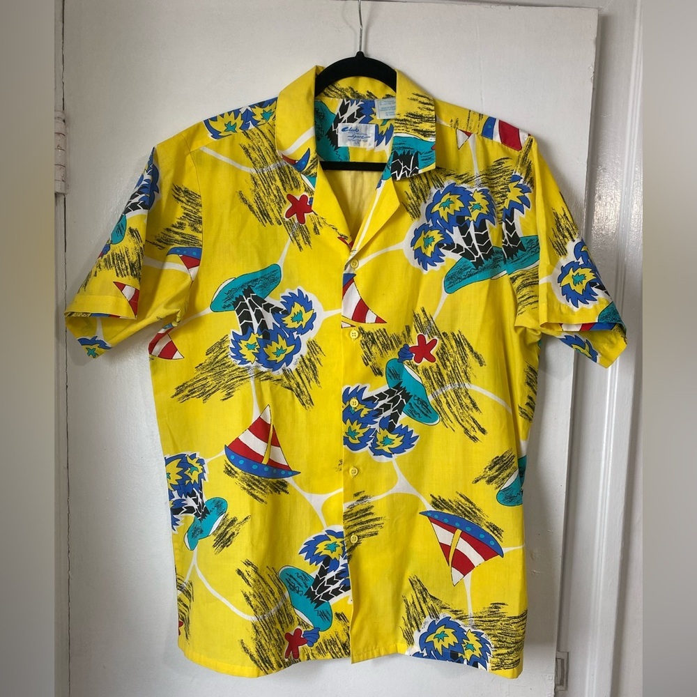 Vintage Men’s Hawaiian Tropical Printed Shirt